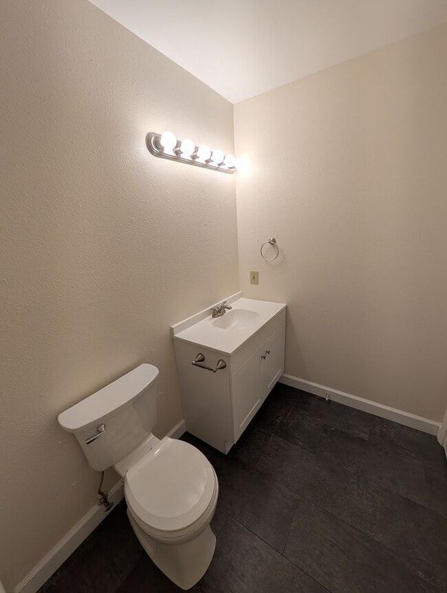 Building Photo - 2 Bed/ 2 Bath- Village South Condominiums - Available NOW!