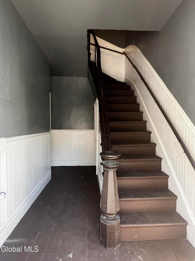 Building Photo - 57 5th Ave