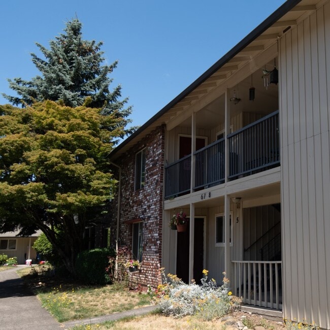 Building Photo - Country Squire