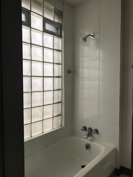 Building Photo - 303 E Livingston Ave