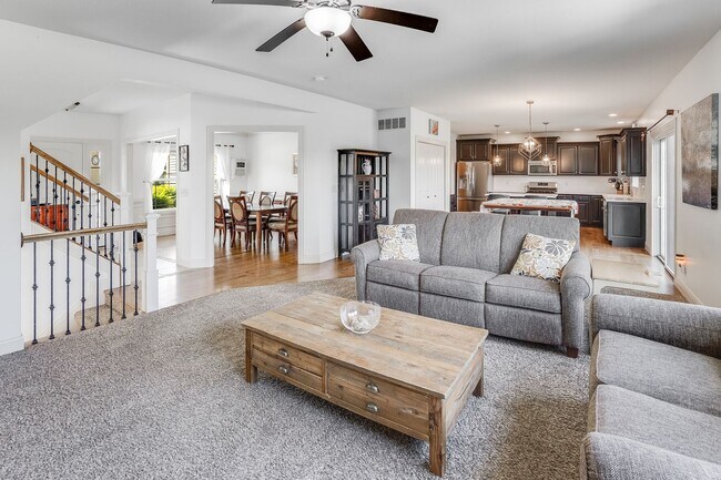 Building Photo - LUXURY 5 BEDROOM HOME AVAILABLE IN MAHOMET