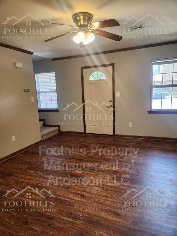 Building Photo - 413 Nelson Dr