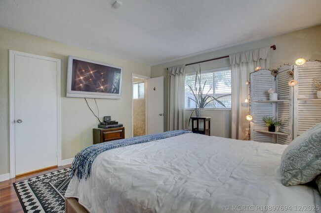 Building Photo - 808 SE 13th Ct