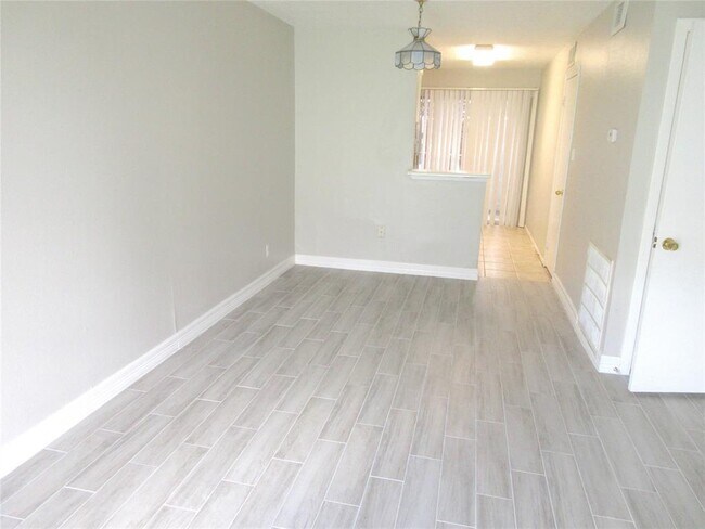 Building Photo - 1220 Shadowdale Dr