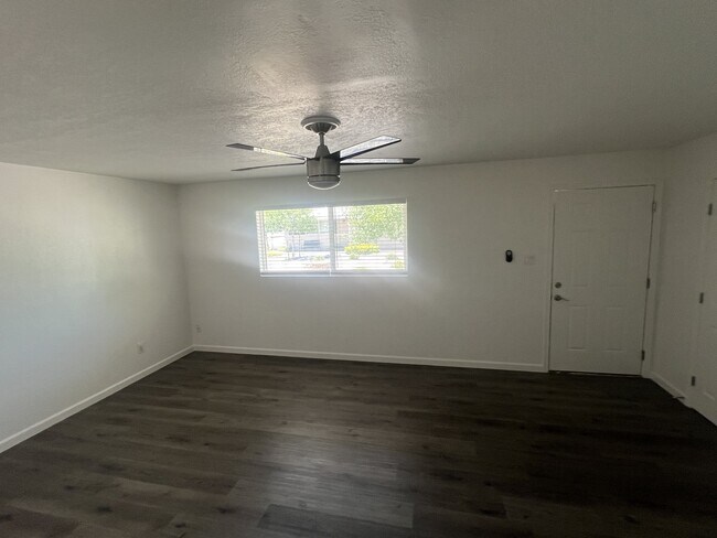 Building Photo - 1325 N 48th St