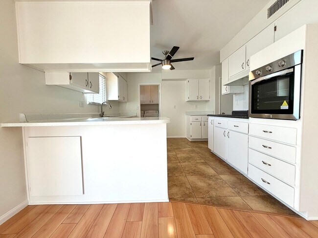 Building Photo - 55+ community-Move-in Ready 2 Bedroom 2 Bath Sun City Home!