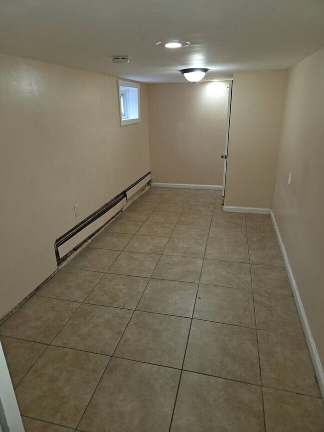 Building Photo - 24 Valley St