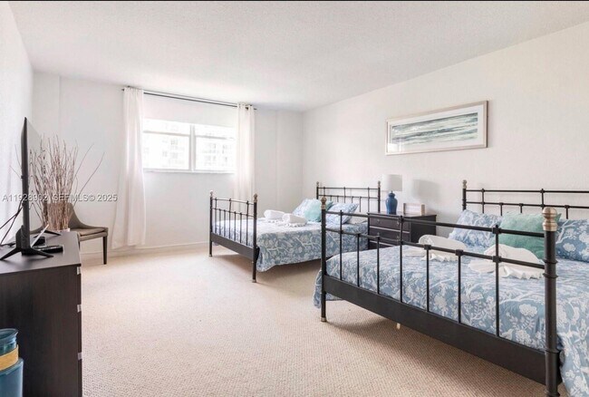 Building Photo - 4001 S Ocean Dr