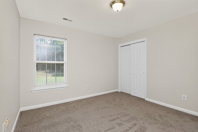 Building Photo - Beautiful Four Bedroom in Crismark Community!