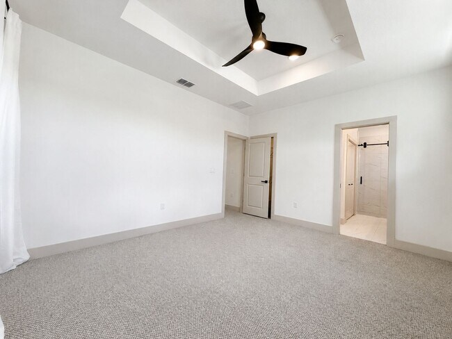 Building Photo - 724 Ellwood Ave