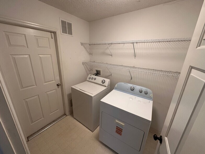 Building Photo - 12550 Castlemain Trail