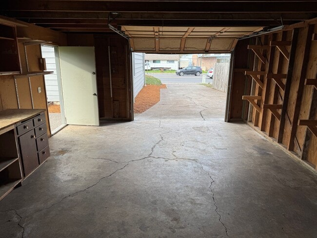 Building Photo - Updated 2 bedroom 1 bath house in Eugene!