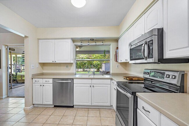 Building Photo - Beautiful Family Home in Boca Raton