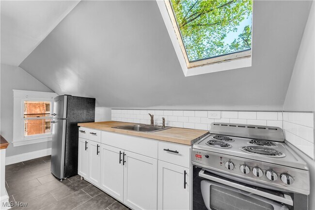 Building Photo - 1239 W 115th St