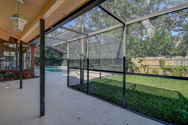 Building Photo - Luxurious 4 bedroom, 3 bath pool home.