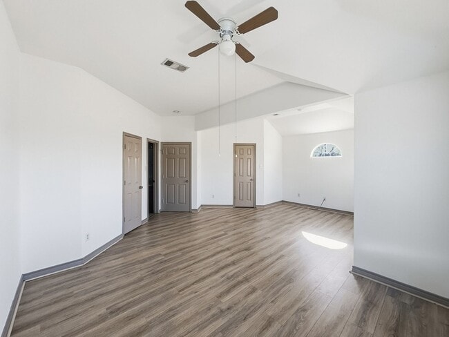 Building Photo - 3950 Seaside Ct