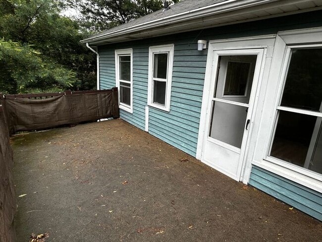 Building Photo - Updated 2-3 bed HOUSE in Fort Thomas