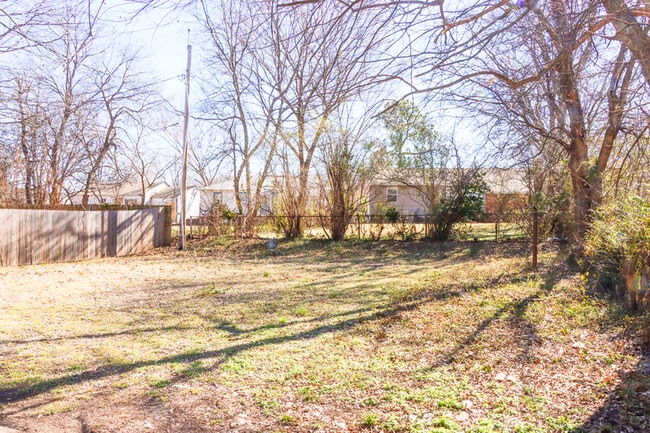 Building Photo - 240 East 30th St N