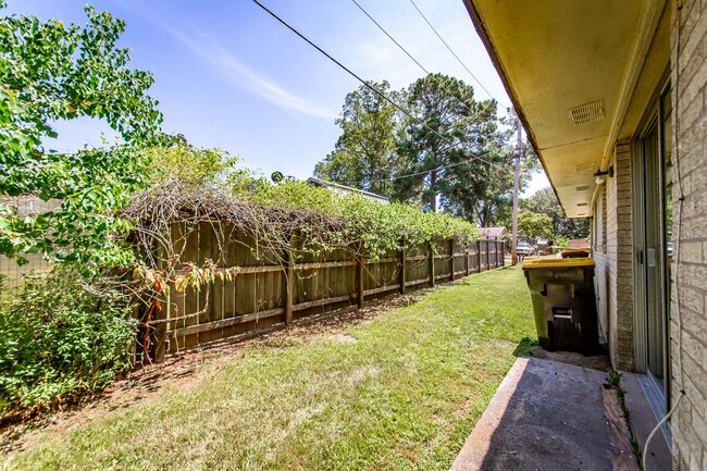 Building Photo - 2 Bedroom Apt. in Prime Location - Newly R...