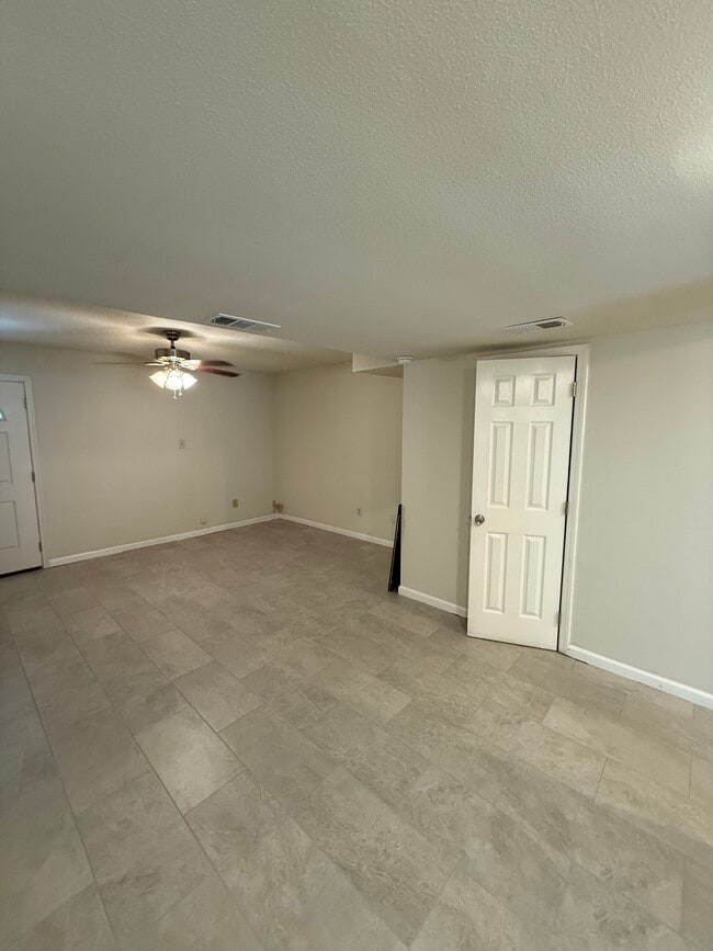 Building Photo - 1572 Savannah Dr