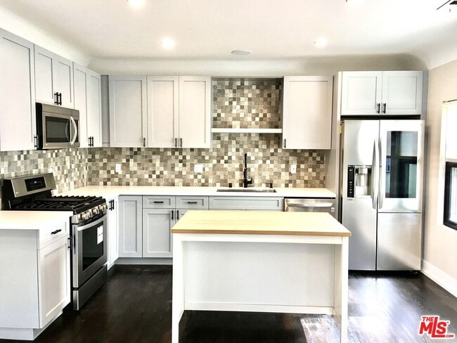 Building Photo - 1180 S Tremaine Ave