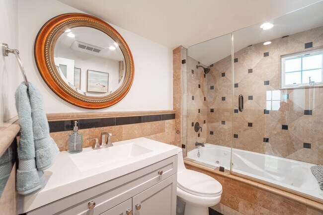 Building Photo - 204 30th St