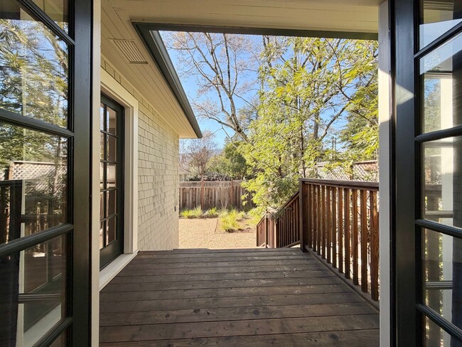 Building Photo - 3 Bedrooms, 2 Bathrooms Saint Helena Charm with Modern Conveniences