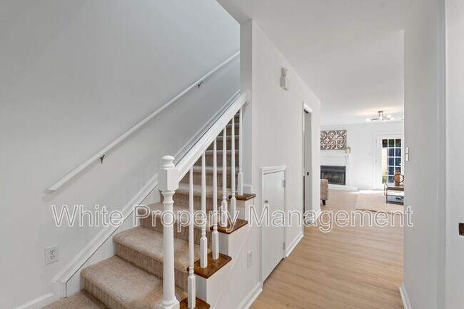 Building Photo - 9231 Kings Canyon Dr