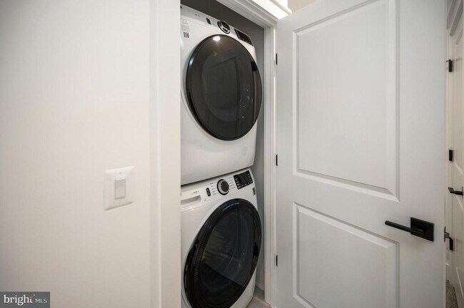 Building Photo - 9403 Pacific Elm St