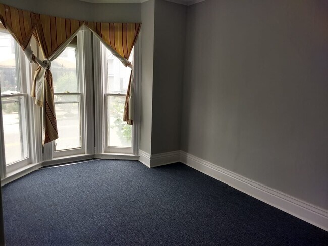 Building Photo - 113 Clifford Ave