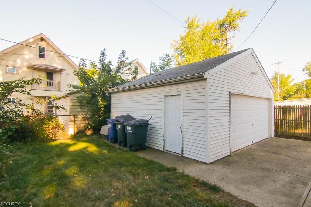 Building Photo - 2226 Lewis Dr