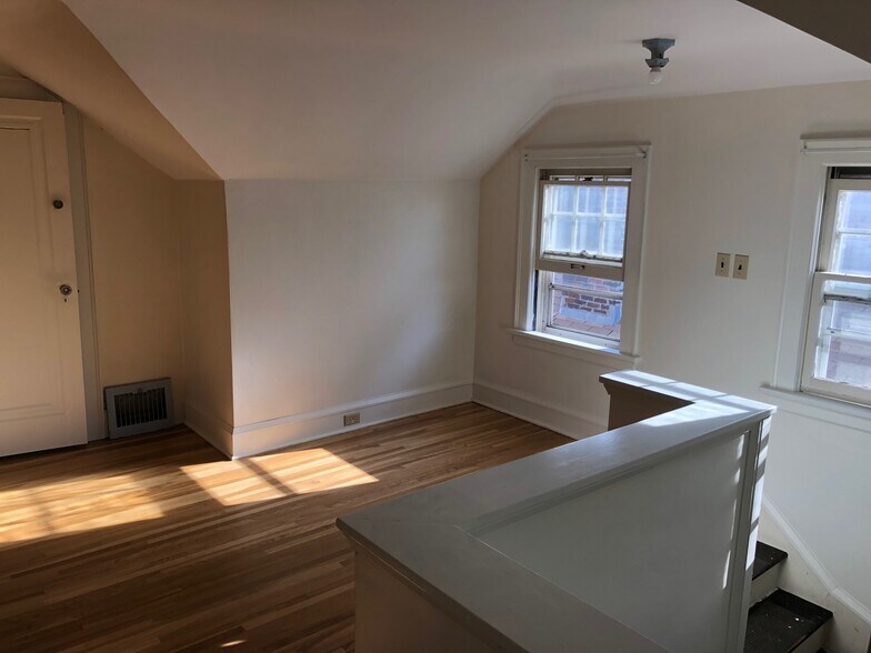 Building Photo - 1940 Lawn St