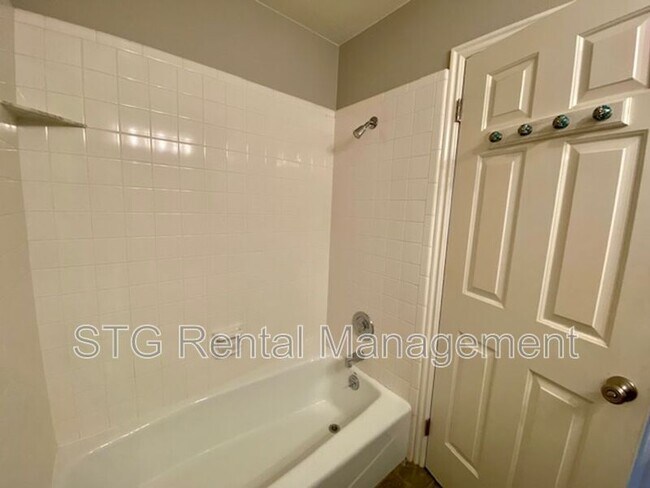 Building Photo - 490 E 700 S