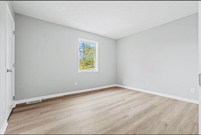 Building Photo - 3500 Warwick Dr