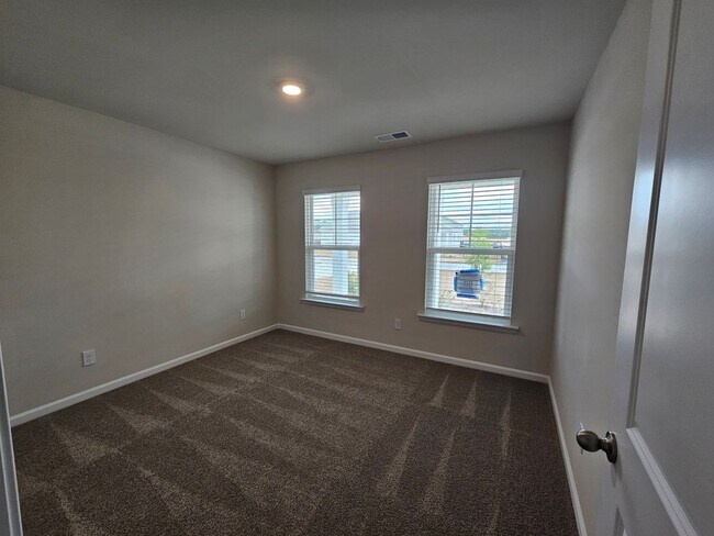 Building Photo - 3 Bedroom/ 2 Bath New Construction