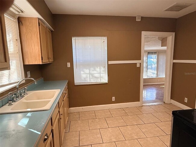 Building Photo - 1908 20th Ave N