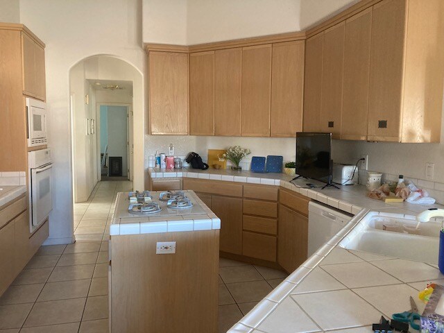 Building Photo - 1807 Desert Dawn Dr