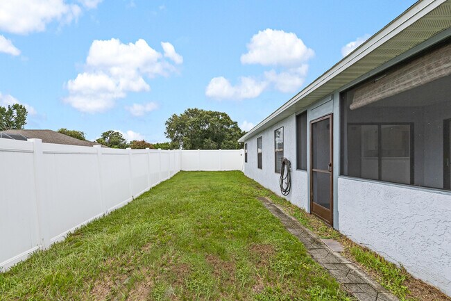 Building Photo - 809 Kara Cir