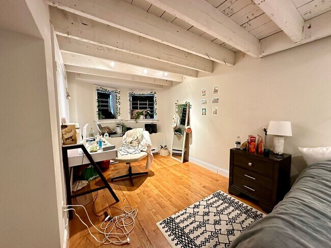 Building Photo - 842 Huntington Ave