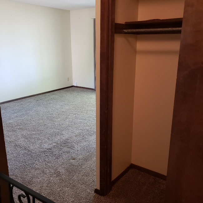 Building Photo - 2313 S White Oak Dr