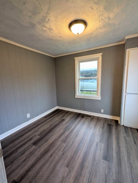 Building Photo - 401 Amber St