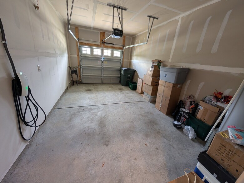 Building Photo - Room in Townhome on Murray Br Dr