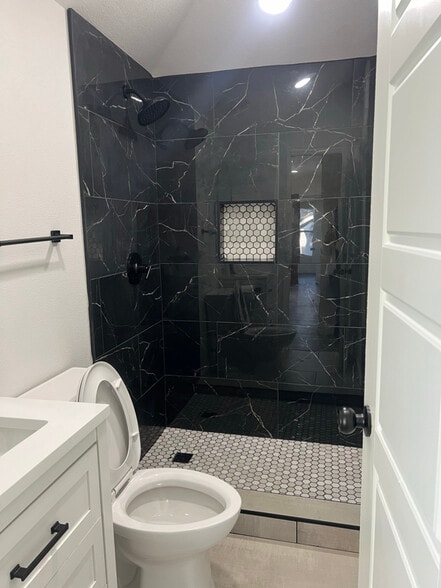 Building Photo - 1607 Lansford Ave