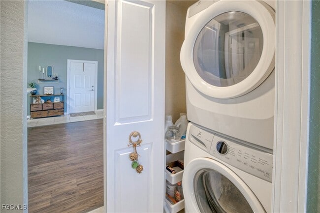 Building Photo - 1040 Hancock Creek S Blvd