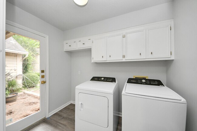 Building Photo - 1023 Oyster Bay Dr