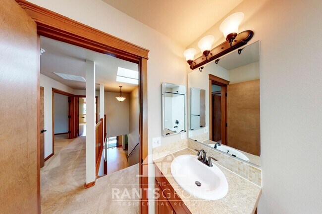 Building Photo - Beautiful Home in Hawks Prairie