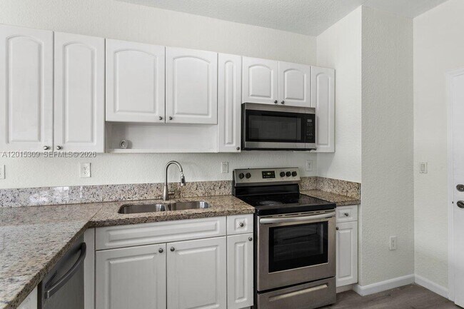 Building Photo - 5090 SW 136th Ave