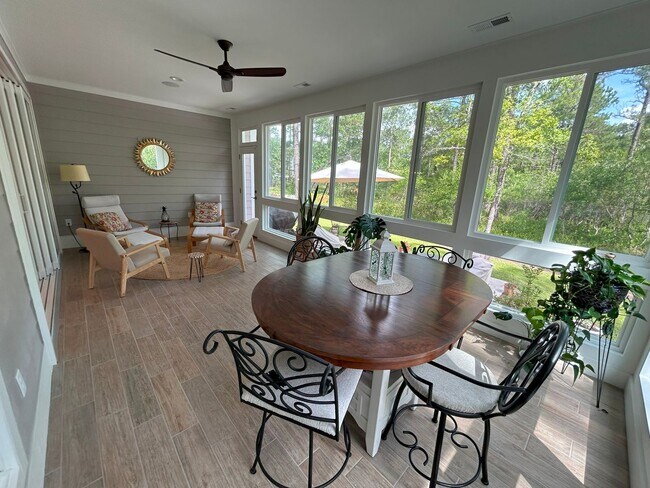 Building Photo - Beautifully appointed furnished 4 bedroom ...
