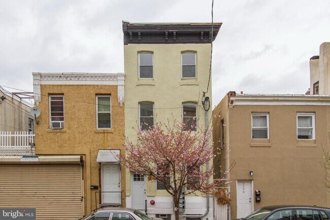 Building Photo - 2031 E Susquehanna Ave