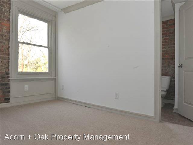 Building Photo - 916 W Trinity Ave